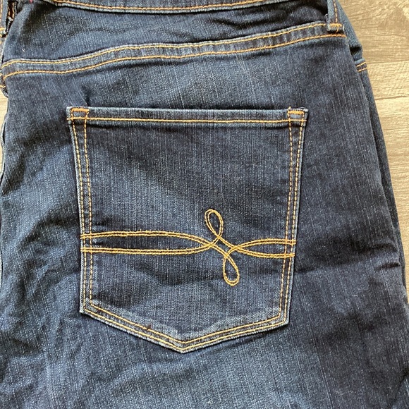 Women’s dens in Levi skinny jeans - Picture 2 of 8